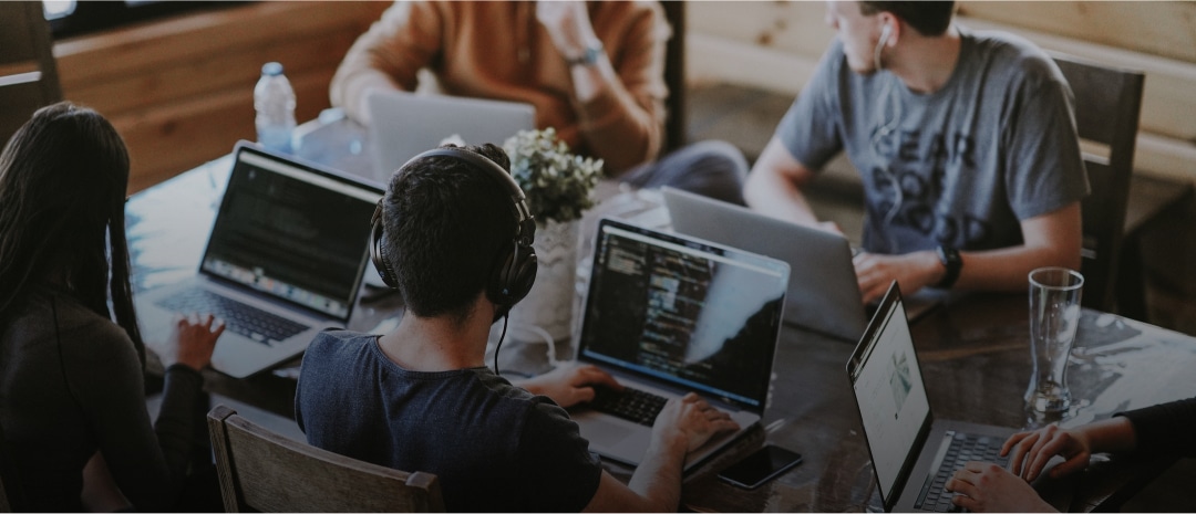 Pour une application web professionnelle, vous avez besoin d'une équipe professionnelle